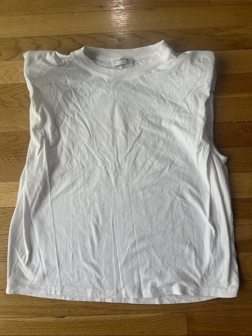 BABATON Padded shoulder Tee
